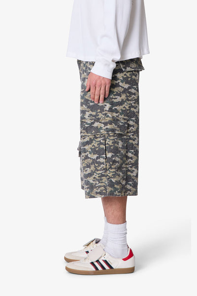Distressed-Ultra-Baggy-Cargo-Shorts-Camo-4_600x600.jpg