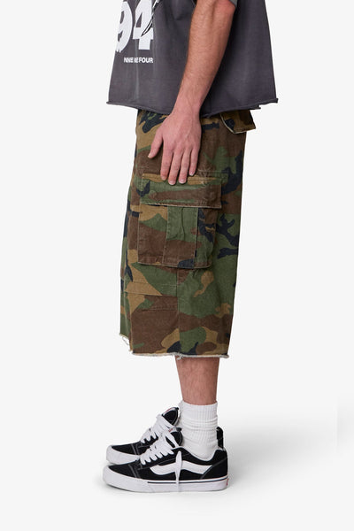 Ultra-Baggy-Cargo-Shorts-Camo-4_6bc091a7_600x600.jpg
