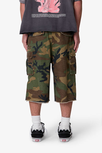Ultra-Baggy-Cargo-Shorts-Camo-5_51c5aae2_600x600.jpg