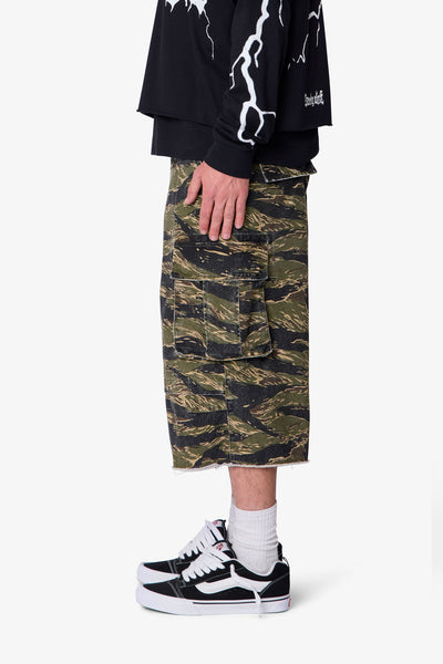Ultra-Baggy-Cargo-Shorts-Tiger-Camo-4_600x600.jpg