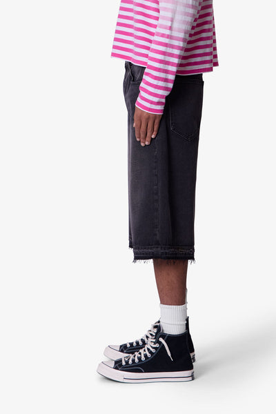 Ultra-Baggy-Raw-Hem-Denim-Shorts-Washed-Black-4_600x600.jpg